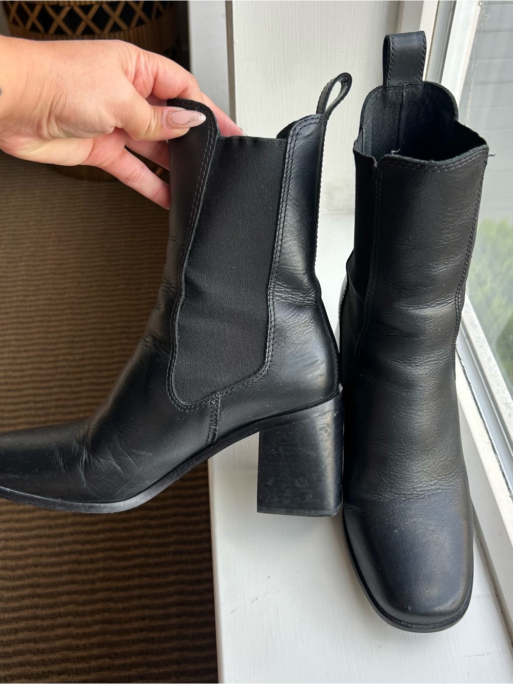 Steve Madden Black Leather Chelsea Block Heel Ankle Boots